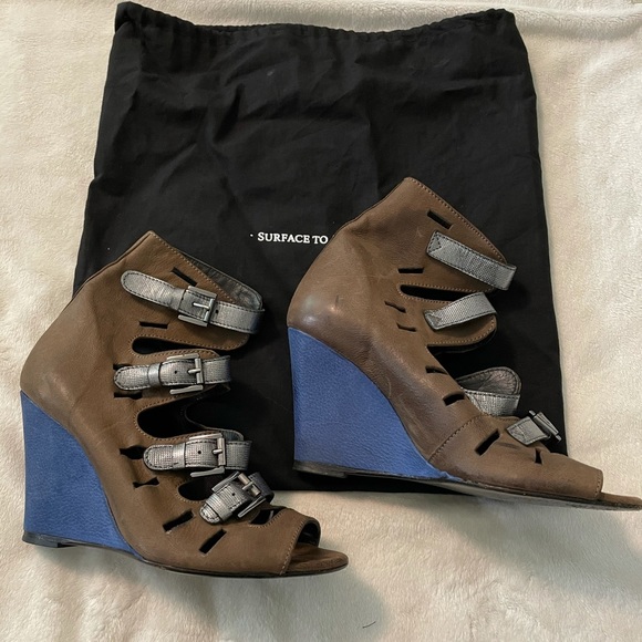 Unique Surface to Air buckle wedge sandals - Picture 5 of 14